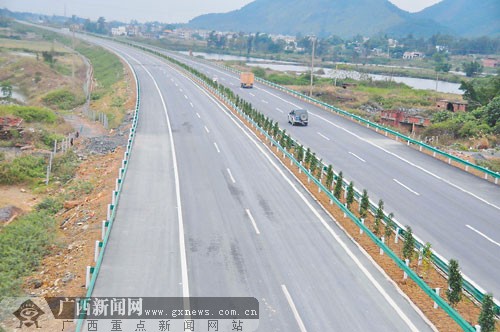 玉铁高速全线通车运营 玉林到北海缩短到2小时