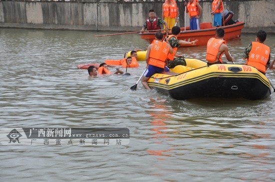 南宁邕宁区发生溺水事故 一名年轻男子溺亡(组图)