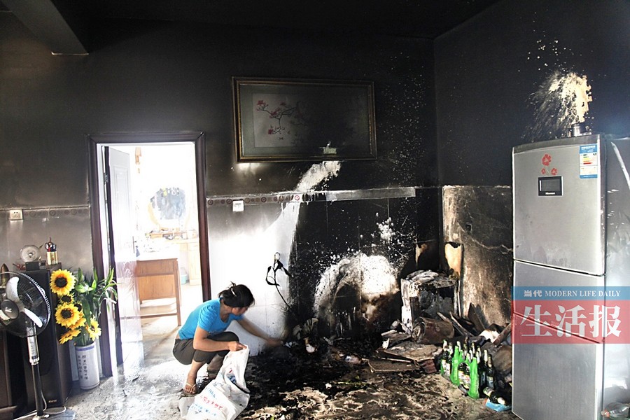 南宁一居民电热水壶空烧 引燃物品险毁一个家(图)