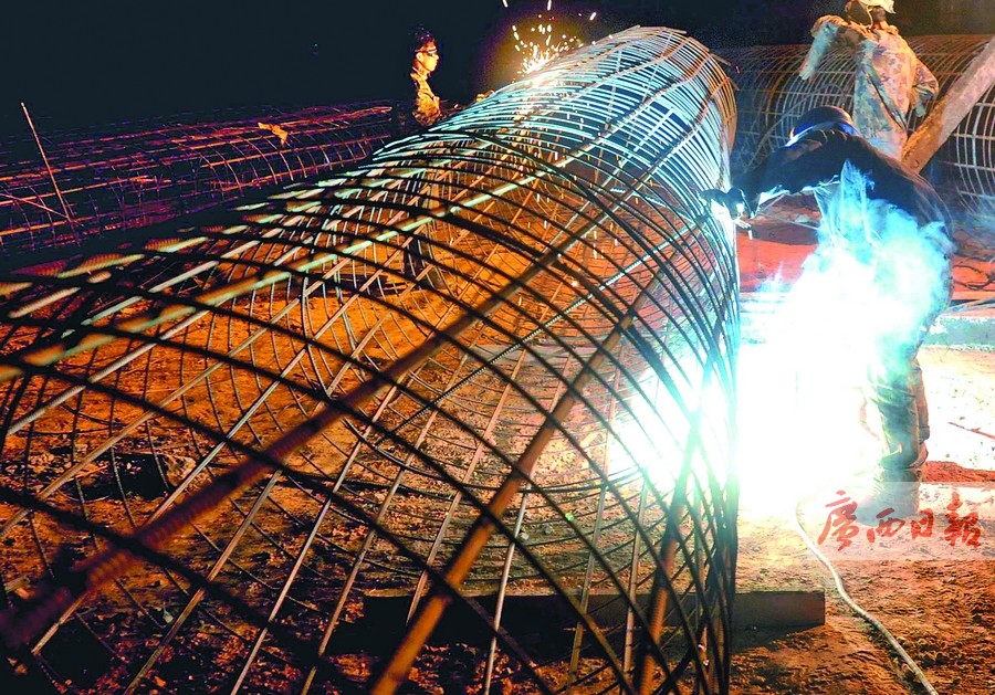 加油鼓劲腾跃广西中马钦州产业园区夜间施工