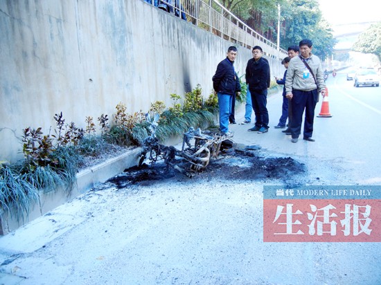 南宁江北大道车祸图片