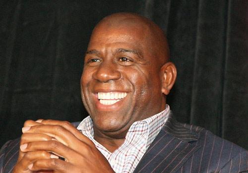 湖人,先批湖人主帅德安东尼从不教防守,后批小巴斯自负不听他人意见