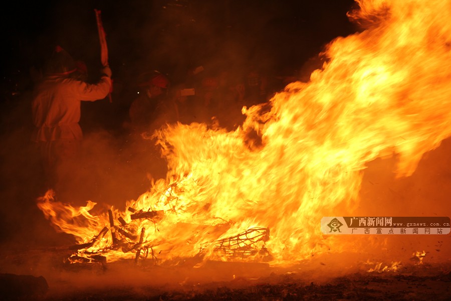 雷鸣炮爆竹图片