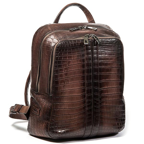 来自星星的都敏俊 双肩背怎么才时尚?