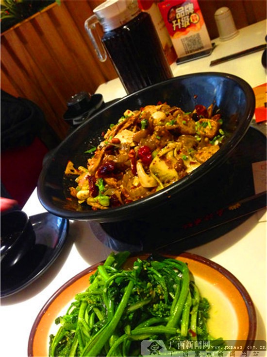 南宁:万象城惠吃节 美食互动 玩转diy(组图)