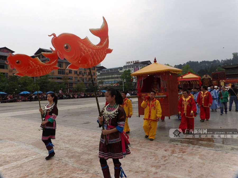 三江侗族自治县古宜镇举办第十三届传统花炮节