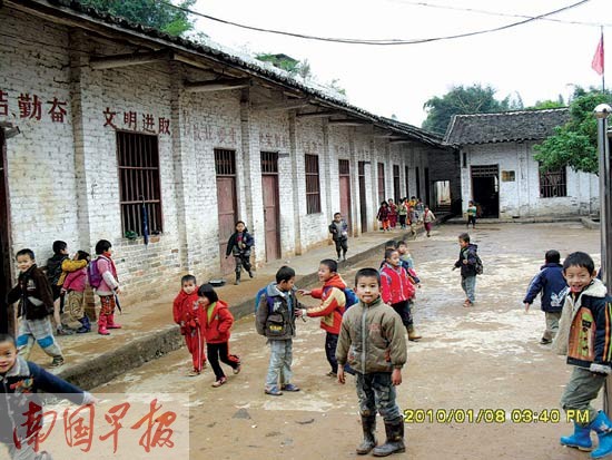 龙窝小学新教学楼. 均为李伟林摄