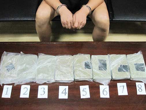 男子为挣高额运费甘当运毒"骡子" 几辆车"护驾"