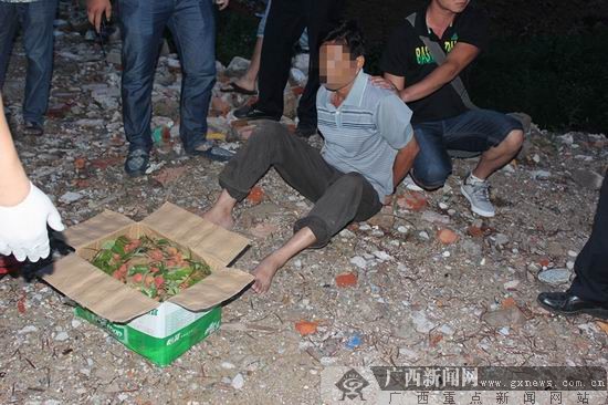 摄广西新闻网钦州6月20日讯(通讯员刘森冰 蔡肖梅)6月18日,灵山县公安