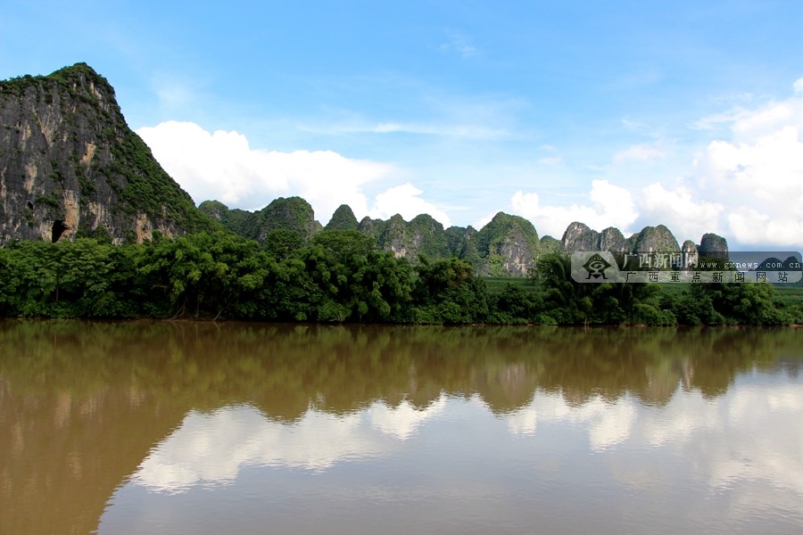 广西左江一湾江景淌传奇两行青山聚风情