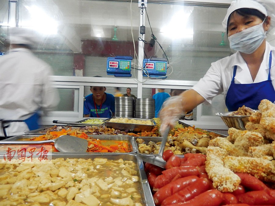 中学食堂专设尖子生窗口回应没这回事