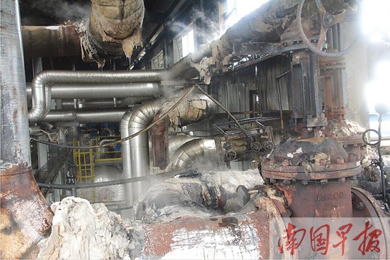 导热油泵法兰泄漏失火. 曹忠源摄