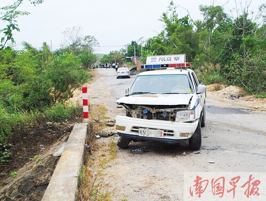 团伙开着高档车专门玩"碰瓷" 警车追捕中被撞坏