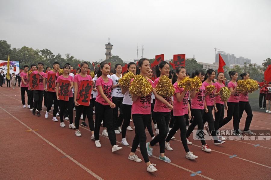 壺ѧУ˻ῪĻʽ ɫץ