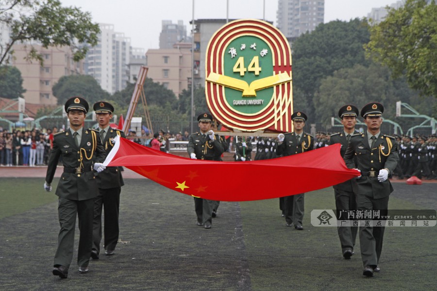 壺ѧУ˻ῪĻʽ ɫץ