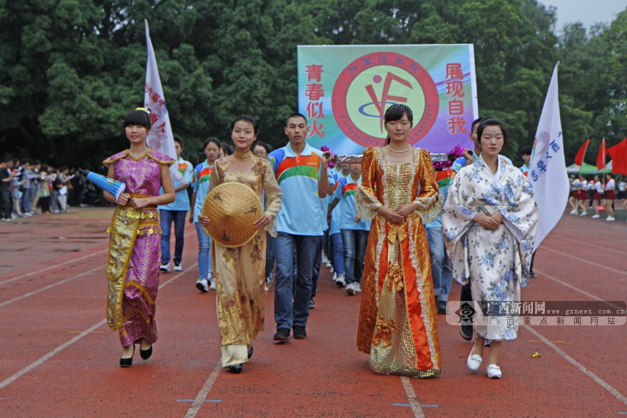 壺ѧУ˻ῪĻʽ ɫץ