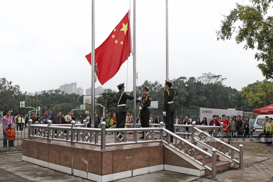 壺ѧУ˻ῪĻʽ ɫץ