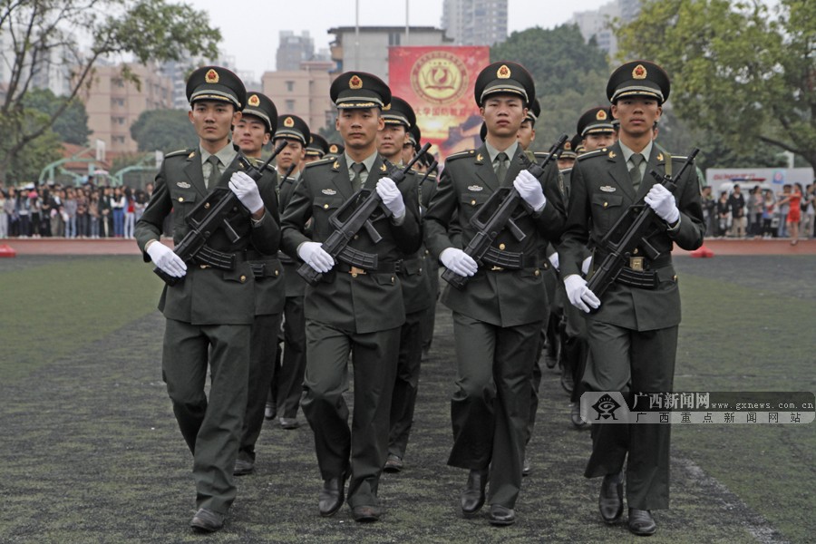 壺ѧУ˻ῪĻʽ ɫץ