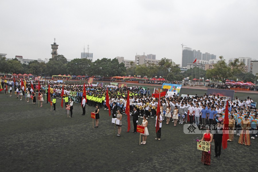 壺ѧУ˻ῪĻʽ ɫץ