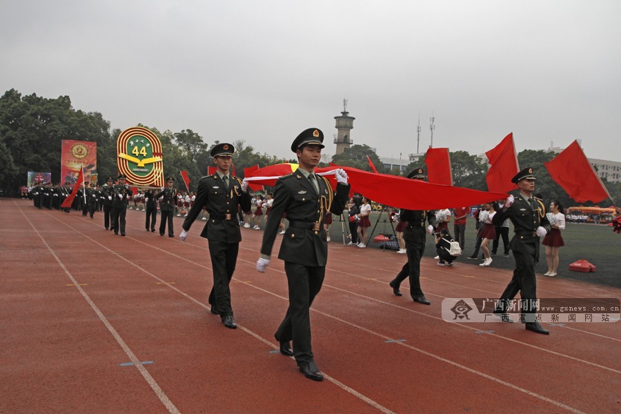 壺ѧУ˻ῪĻʽ ɫץ