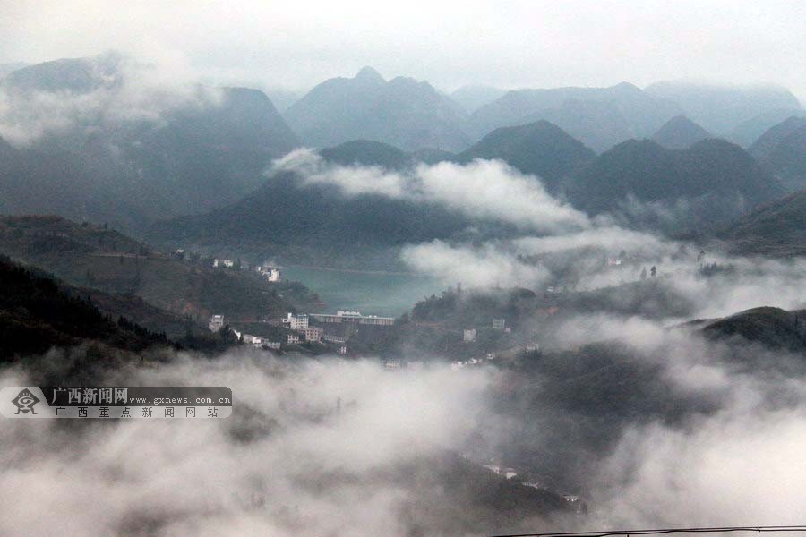 高清:隆林高山云雾美景宛若人间仙境(10/18)