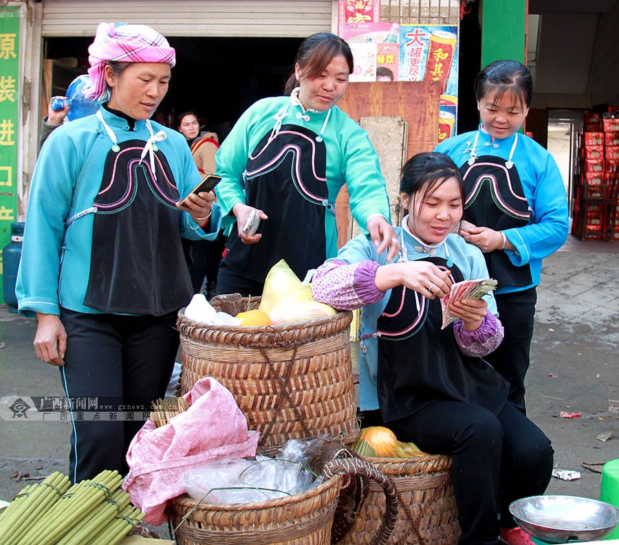 高清广西隆林高山汉族赶年集买年货延续纯朴民风2939