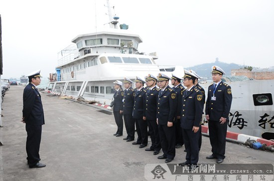 防城港海事局开展2015年第一季度辖区巡航(图)