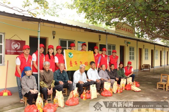 广西路建开展"学习雷锋,关爱老人"青年志愿活动