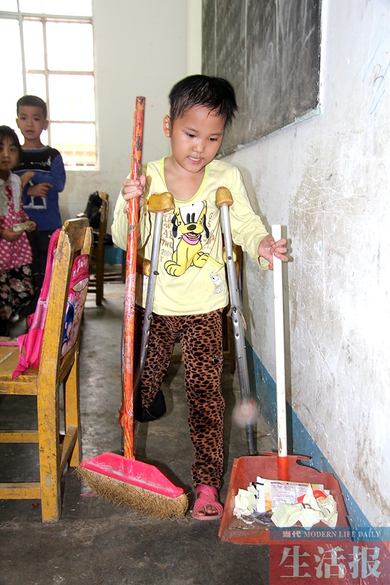 都安女孩6岁时出车祸被截肢 独腿女孩有个公主梦 (2)