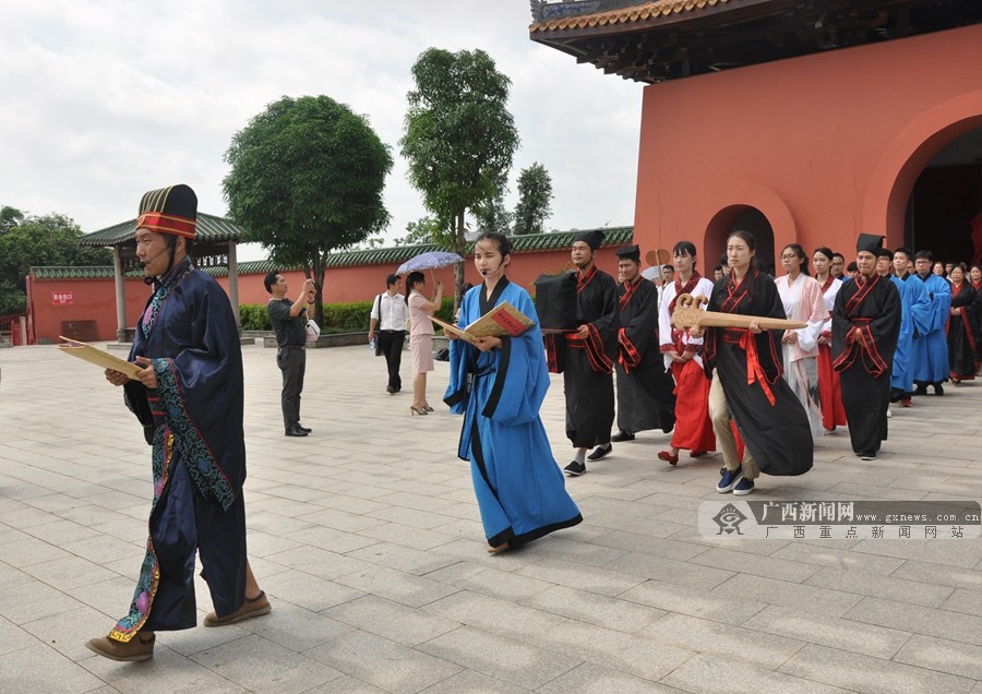 南宁八中孔庙举办成人礼为高考学子鼓劲组图