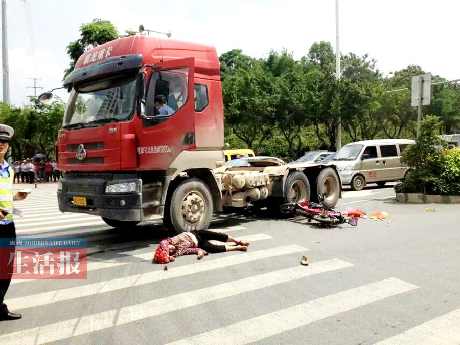 报讯(记者 卢荻 通讯员 邓旭晓 文/图)昨日中午,在南宁市明秀望州路口