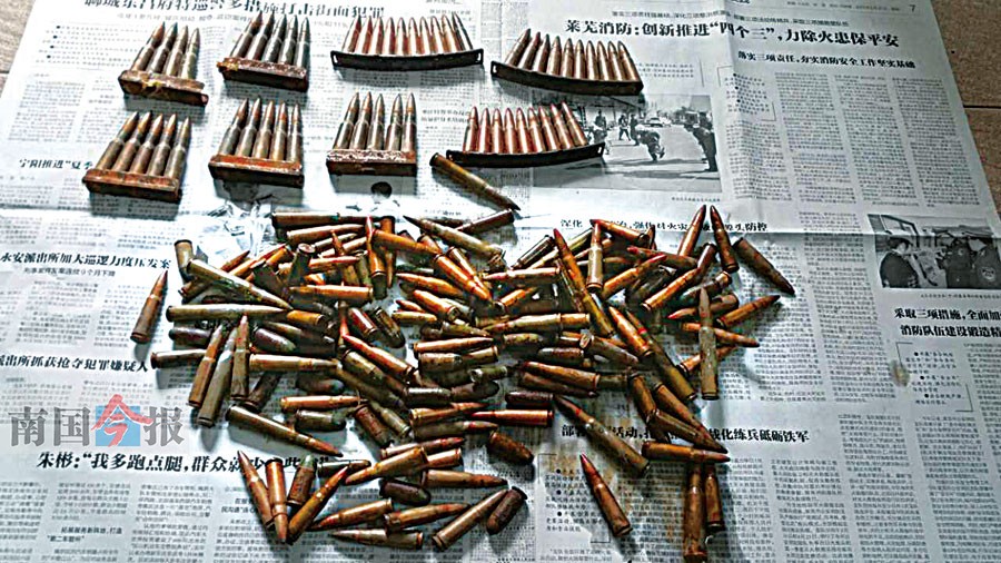 男子来到柳州市柳东新区新城派出所报警:他在柳江河边发现了一袋子弹