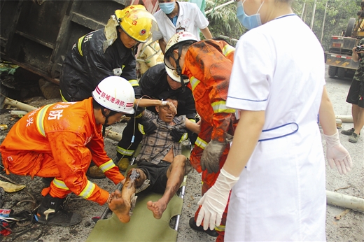 (记者钟小启)7月4日上午,东兴市马路镇吊应村路段发生一起车祸,一辆