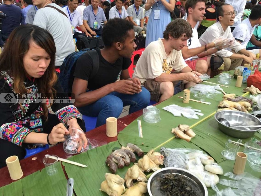 高清都安瑶胞欢度祝著节游客感受千年瑶山古韵1623