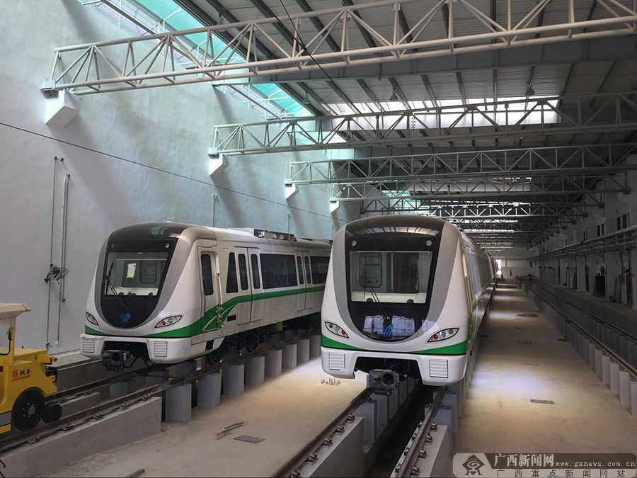 高清:南宁地铁1号线首列车在屯里车辆段下线