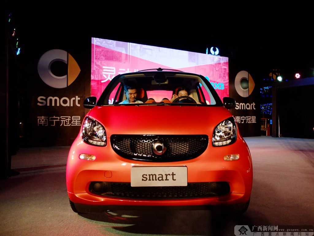 全新奔驰smartfortwo南宁上市售价125136万