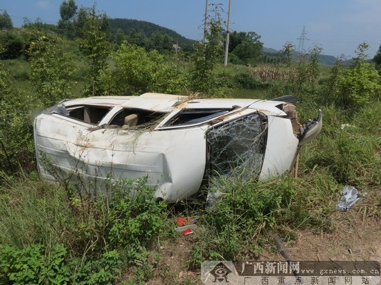 刘慧娴)8月21日上午,在贺州市汕昆高速公路钟山引线钟山县回龙镇路段