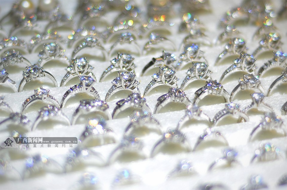 壺̽ضկչ ɫʯ貶Ŀ