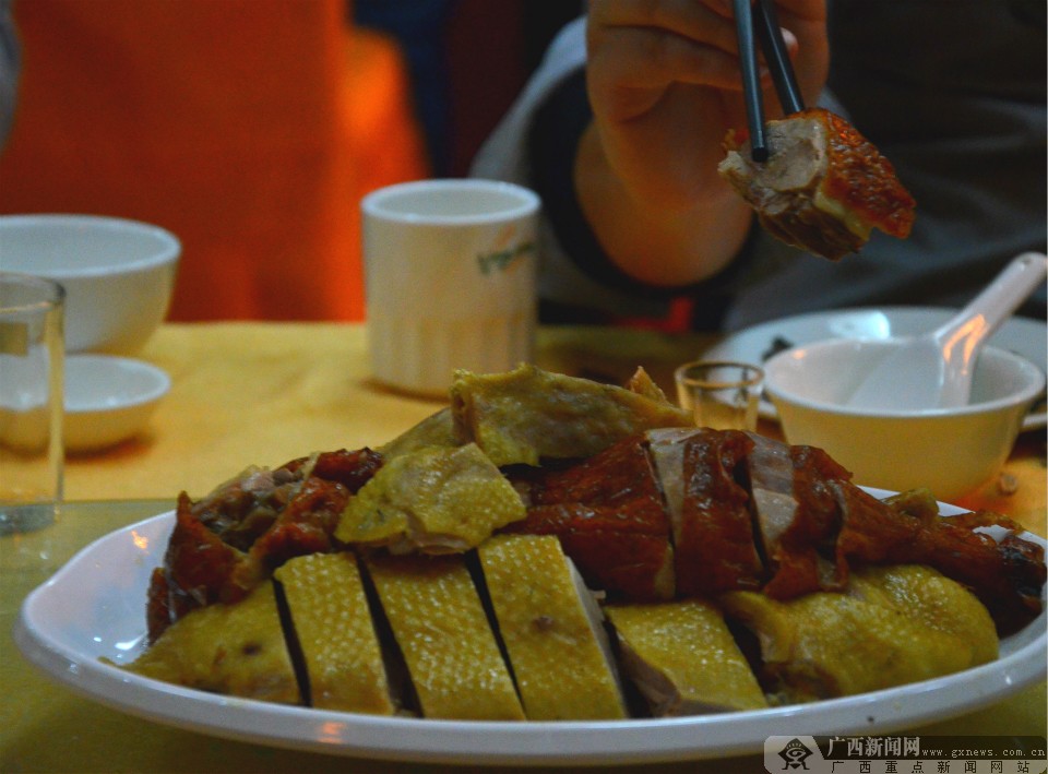 凌云全鸭宴品味舌尖上跳跃的鸭滋味