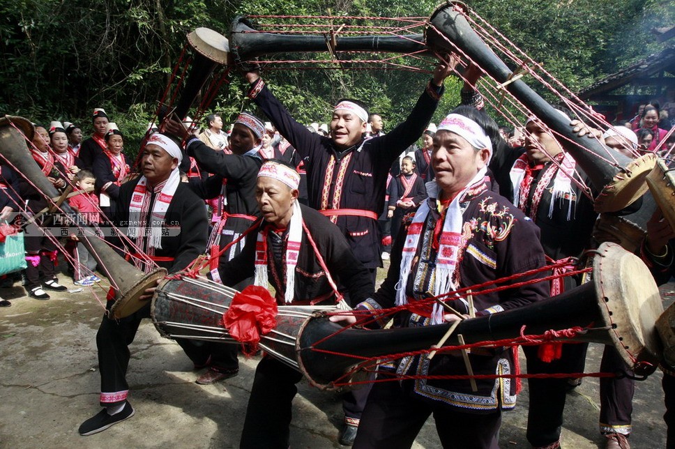 金秀瑶族盘王节原味奇葩 "非遗"黄泥鼓舞惊艳大秀|手机广西网