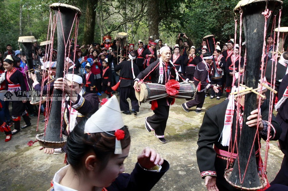 金秀瑶族盘王节原味奇葩 "非遗"黄泥鼓舞惊艳大秀-广西新闻图集