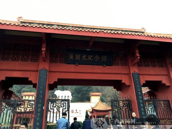 雷剑秋 摄当天,采访团还走进中江县城东魁山脚下的黄继光纪念馆,参观
