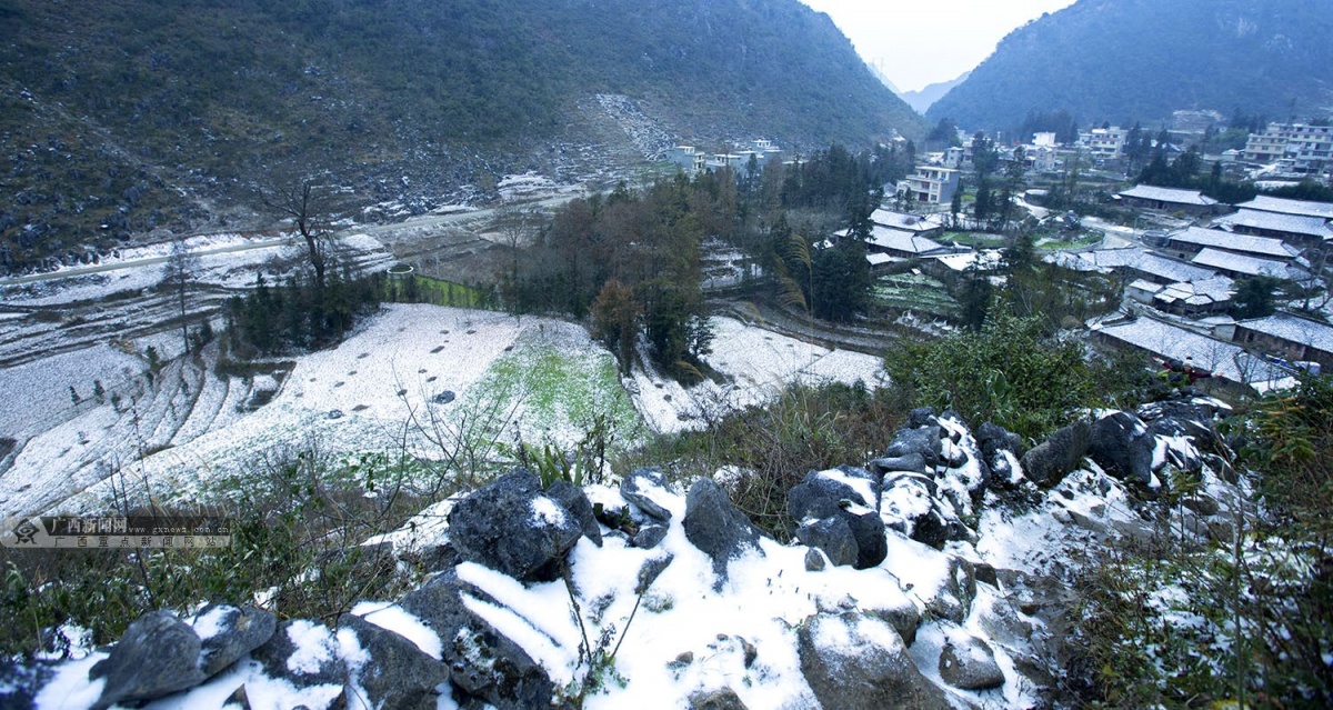 乐业天坑雪景图片