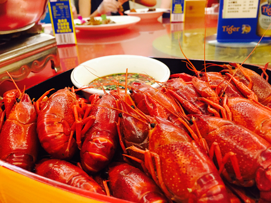 夏天就是啤酒 龙虾 红灯笼龙虾节活动吃虾5折起