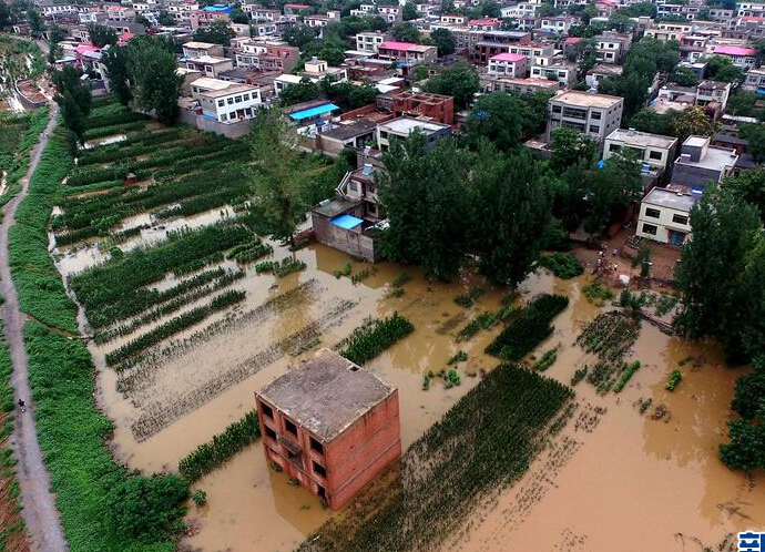 河南安阳暴雨洪灾致62万人受灾(组图)