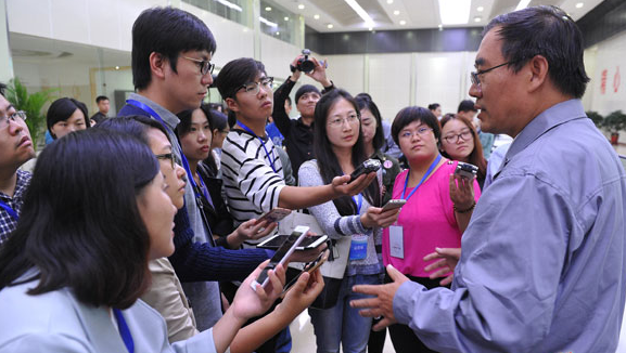 ��úƽ��ú���Ҷ�����Ŀ����ý���߾۽� Ԥ�����Ͷ��