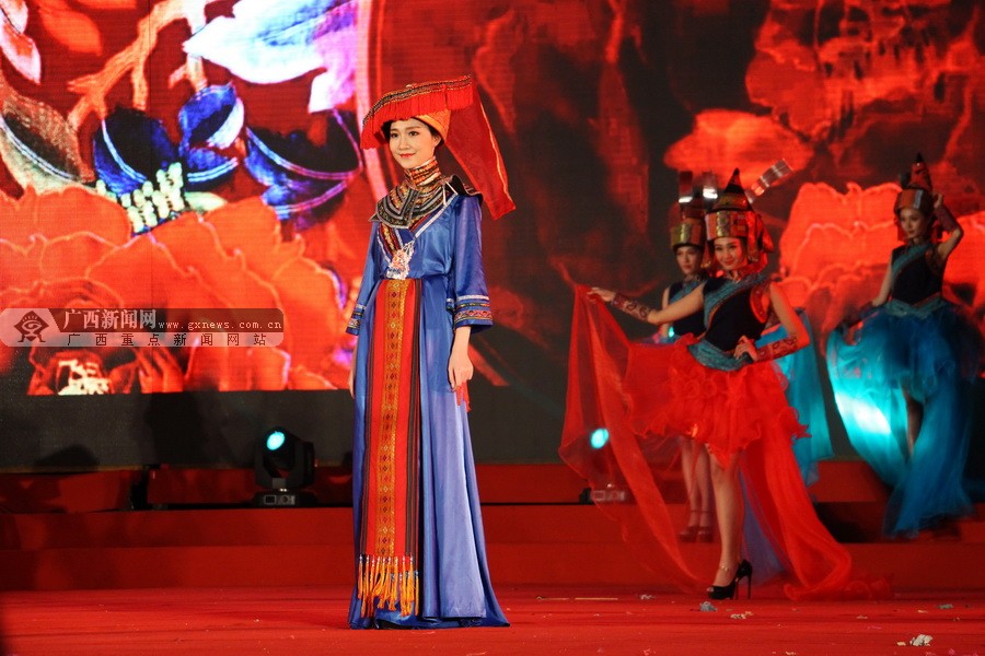 世界瑶都广西金秀瑶服大秀七彩霓裳时髦又浪漫