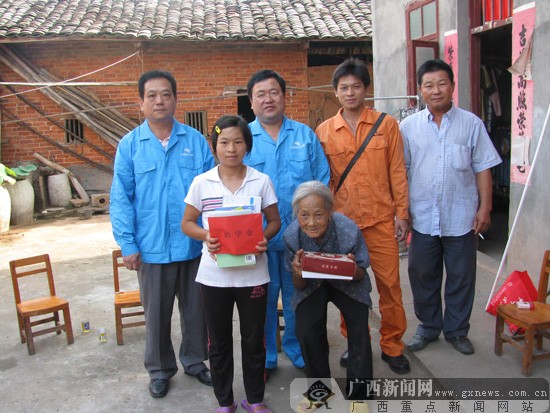 罗伟:心系贫困群众冷暖 用生命照亮扶贫路(图)