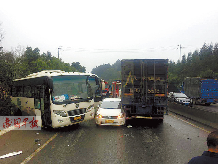 国道322灵川发生6起事故 涉及16辆车辆16人受伤-广西新闻网