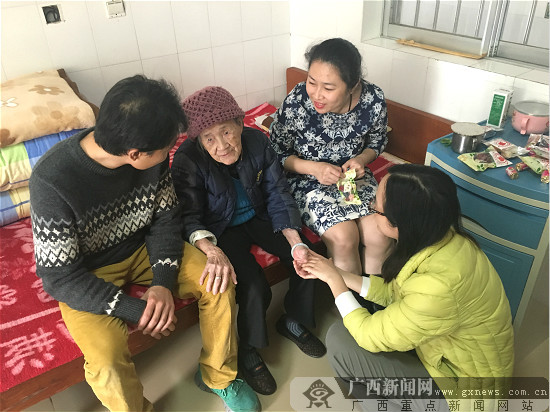 自治区侨联慰问武鸣华侨福利院老人(组图)